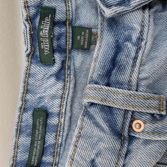 Wild Fable Super High Rise Light Wash Jean Shorts Button Fly Frayed Hem Sz 10 - Picture 3 of 5